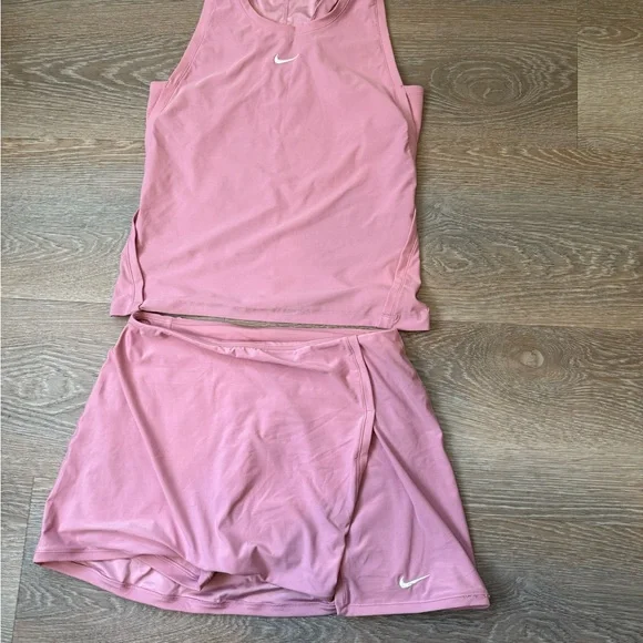 Nike women’s spring victory tank and Nike women’s victory straight skort Size: M - Picture 1 of 6